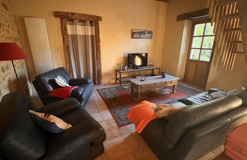 Rouffignac-Saint-Cernin-de-Reilhac House | Le Lapin sur le Toit - Beautifully restored 18th-century barn, private heated swimming pool