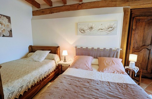 Faverolles Bed & Breakfast | Room with WIFI and pets allowed