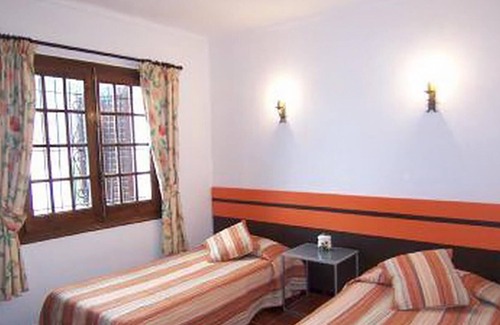 L'Escala Villa | FRANCIAC: HOUSE WITH COMMUNITY POOL + FREE WIFI