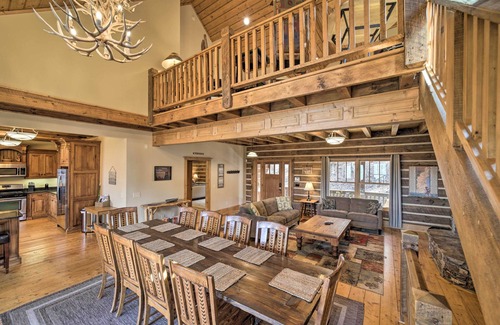 Franklin Cabin | Franklin Cabin w/Hot Tub + Pool Table!