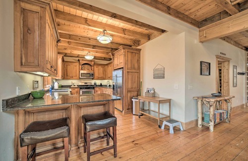 Franklin Cabin | Franklin Cabin w/Hot Tub + Pool Table!