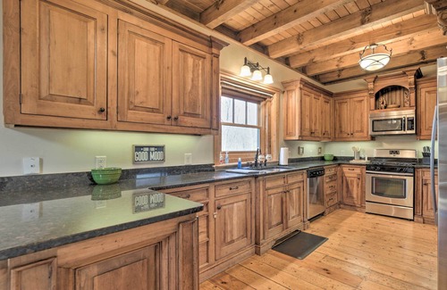 Franklin Cabin | Franklin Cabin w/Hot Tub + Pool Table!