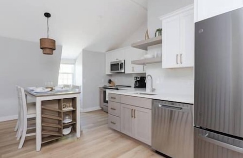 Newport House | Franklin Street Condos