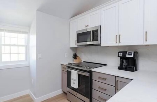 Newport House | Franklin Street Condos