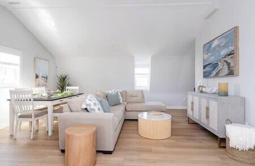 Newport House | Franklin Street Condos