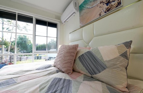 Frankston House | Frankston Beach House Staycation Pet Friendly Holiday House