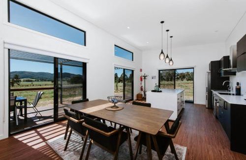 Erudgere House | Frantoio Cottage - Serene Horizons, Stylish Comforts