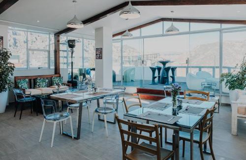 Mercado 16 de Julio Apartment | Fratelli Apart Hotel