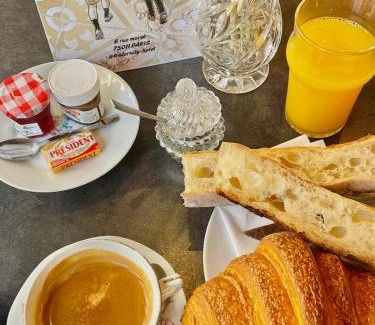 Quartier de la Folie-Mericourt Hostel | FRATERNiTY-HOTEL