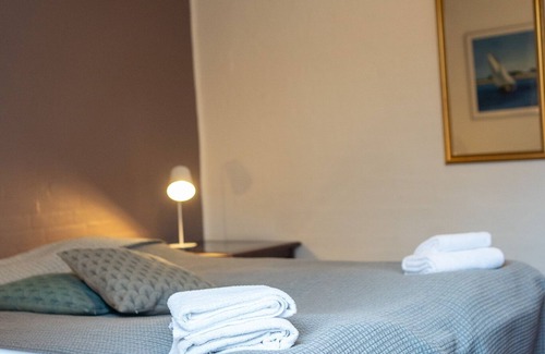 Halsnæs Kommune Hotel | Frederiksværk Hotel