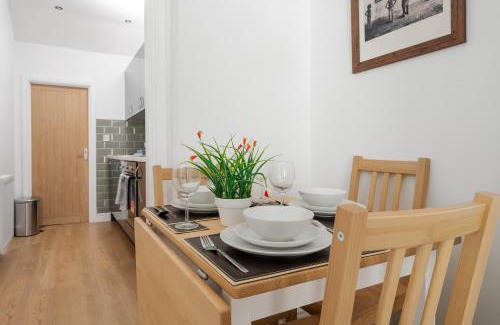 Offerton Park Apartment | Fredo's Apartment - 1 bed, Free Parking, Wi-Fi, Hospital