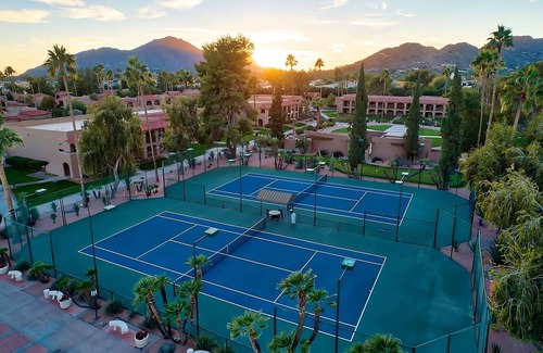 South Scottsdale Resort | Free Local Shuttle to Old Town Scottsdale, Fashion Square Mall, Camelback