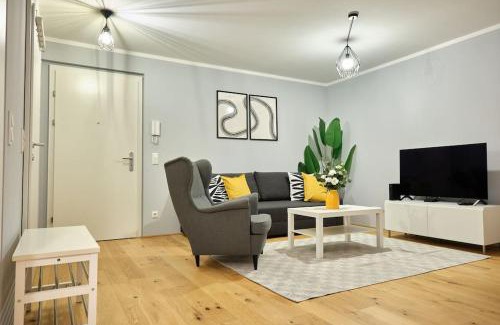 Meidling Apartment | Free Parking I Balcony I 5 min to Train Station