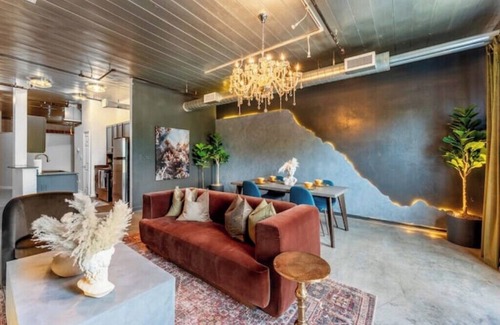 Castleberry Hill House | Free Parking @ Mercedes-Benz King Bed Loft…6 min walk to Stadium+StateFarmArena!