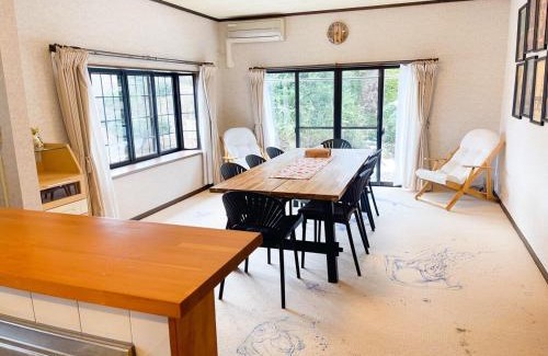 Fujikawaguchiko Villa | Free shuttle service,Free bag,Large screen movies,BBQ, Popcorn-making activity, more than 20 people possible