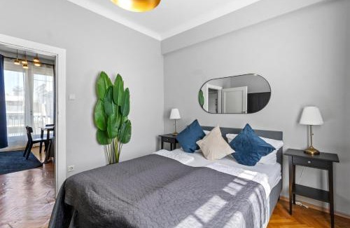 Neubau Apartment | French Balcony - 55m2 - Next to Mariahilferstraße