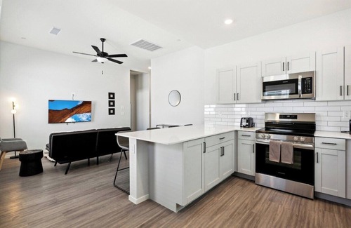 Sundance House | Fresh Modern Home in Canopy w/Pool,BBQ