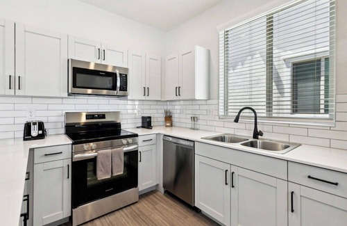 Sundance House | Fresh Modern Home in Canopy w/Pool,BBQ