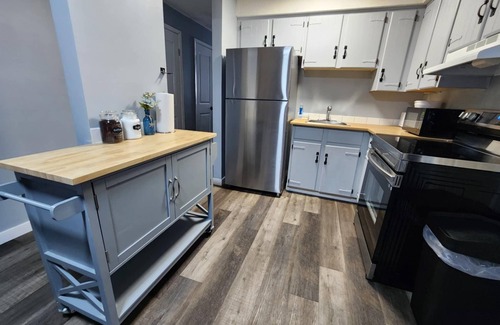 Cornwall Apartment | Freshly Renovated 2 bedroom unit