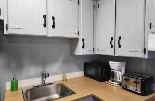 Cornwall Apartment | Freshly Renovated 2 bedroom unit