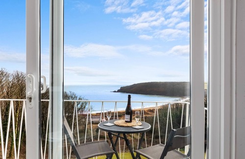 Pembroke Apartment | Freshwater Bay - Sea View Apartment