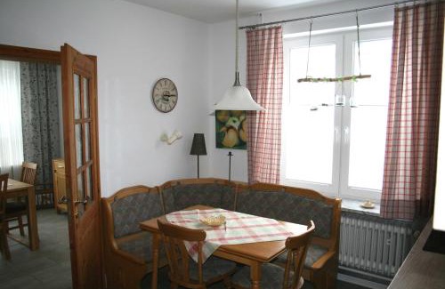 Eggebek Apartment | Frey - Ferienhaus über zwei Etagen mit Terrasse