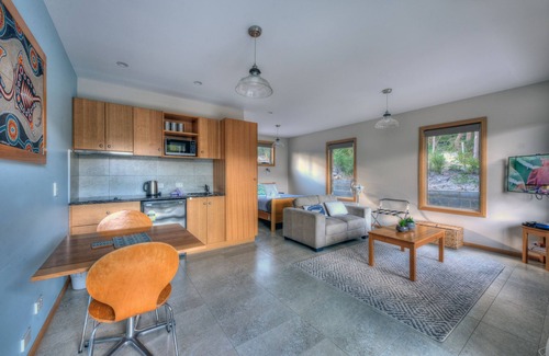 Coles Bay Apartment | Freycinet Stone Studio 4