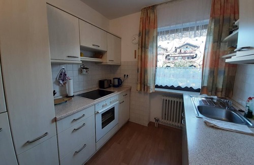 Bad Fuessing Apartment | Friendly furnished luxury vacation apartment with box-spring bed and garden access