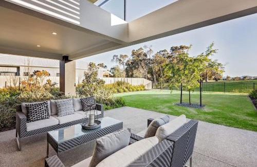 Dunsborough House | Front 9 - A Luxury Golf Lovers Getaway