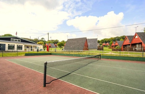 Martin Ski Chalet | FRONT LINE Chalet with OPEN Sea Views & Swimming Pool in Kingsdown No14