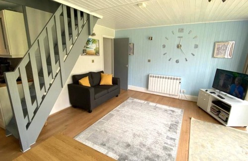 Martin Ski Chalet | FRONT LINE Chalet with OPEN Sea Views & Swimming Pool in Kingsdown No14