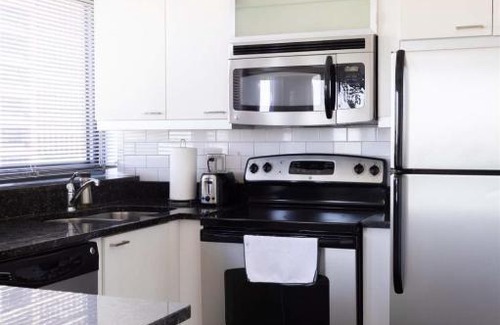 Indian Village Apartment | FRONTDESK 2 BR Apt near University of Chicago
