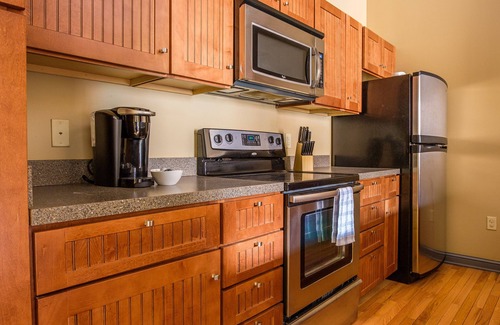 Gateway District Apartment | FRONTDESK 2015 East 4th Street Apts Downtown Cleveland