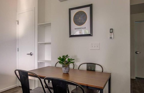 Hillsboro West End Apartment | FRONTDESK Fairfax Flats West End Nashville