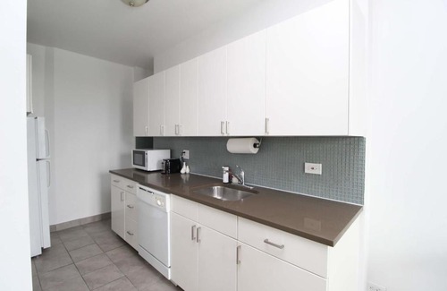 East Hyde Park Apartment | FRONTDESK Modern 1 BR Apt by Promontory Point