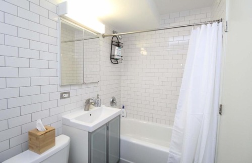 Indian Village Apartment | FRONTDESK Modern Studio Apt in East Hyde Park