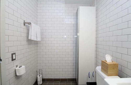 Indian Village Apartment | FRONTDESK Modern Studio Apt in East Hyde Park
