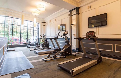East Hyde Park Apartment | FRONTDESK Open 1 BR Apt by Black History Museum