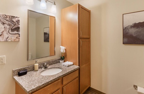 Oakland Apartment | FRONTDESK Portal Place Apts Oakland Pittsburgh