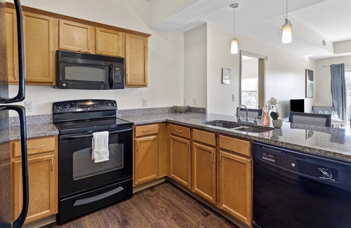 Oakland Apartment | FRONTDESK Portal Place Apts Oakland Pittsburgh