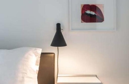 East Hyde Park Apartment | FRONTDESK Stylish 1 BR Apt near Washington Park