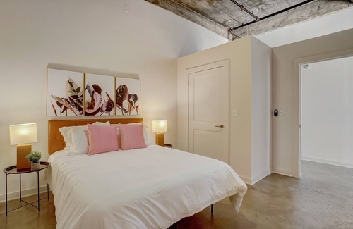 Five Points South Apartment | Frontdesk The Denham Bldg Apts Parkside Dist Birmingham