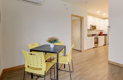 Fifth Ward Apartment | FRONTDESK Trio Apts Milwaukee