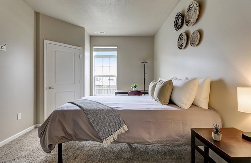 Roseland Apartment | FRONTDESK University Edge Notre Dame Apts South Bend