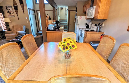 Lake Harmony House | Frost Hollow by AvantStay | Deck w/Grill, Game Room Loft