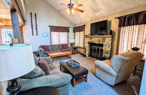 White Haven House | Frost Hollow by AvantStay Deck w Grill Game Room Loft