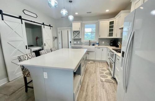 East End House | Fruitcakes- Private Pool- Hot Tub- Pet Friendly