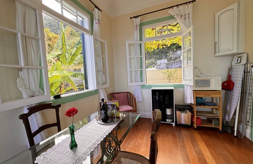 Arco de Sao Jorge Apartment | - Fuchsia -