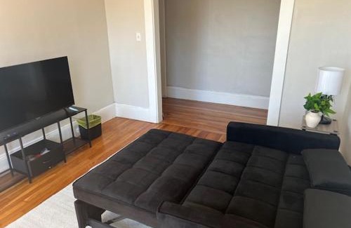 Lynn Apartment | Full Apartment in Lynn - Fits 5 people