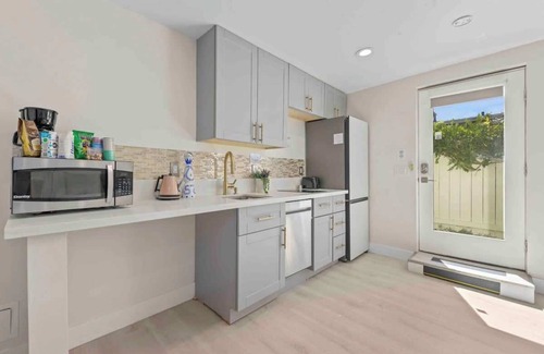 Clairemont House | *Full Guest | Luxury Modern Home * Pets Welcome!*